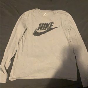 Men’s Medium black and gray Nike long sleeve shirt